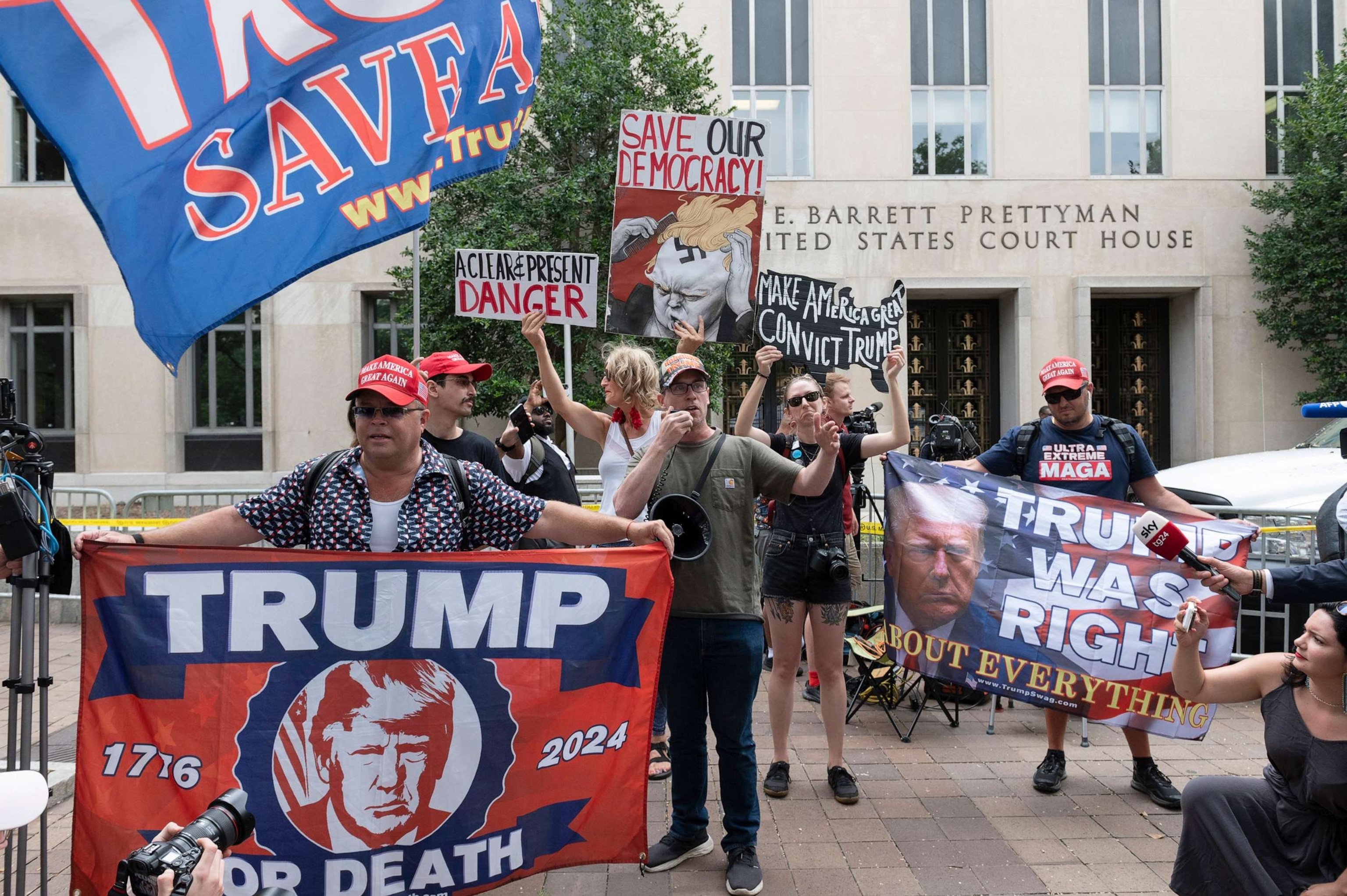 PHOTO: Protesters shout pro-Trump slogans in front of the E. Barrett Prettyman U.S. Courthouse in Washington, D.C., Aug. 3, 2023.