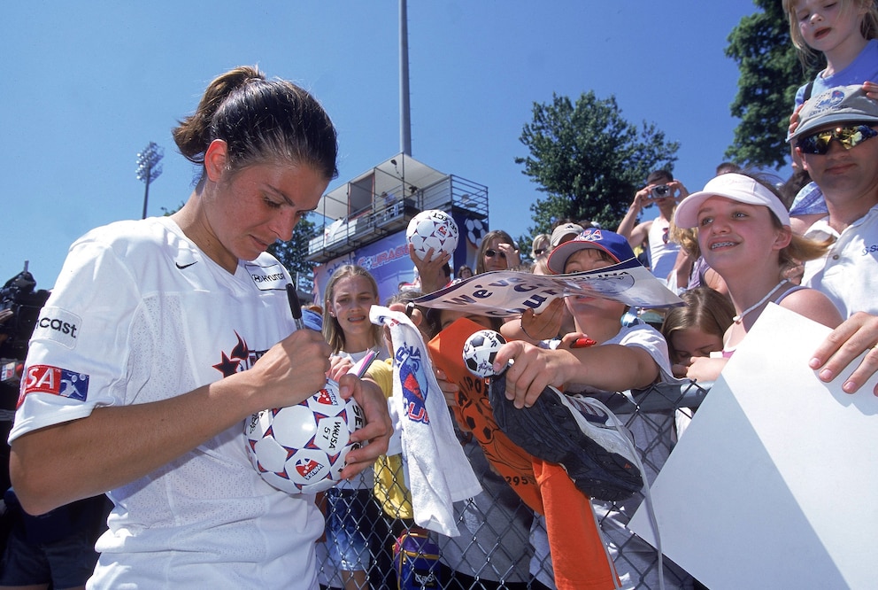 PHOTO: In this April 28, 2001, file photo,  Mia Hamm of the Washington Freedom signs a soccer ball for a fan before the WUSA game against the Carolina Courage at Fetzer Field in Chaple Hill, North Carolina.