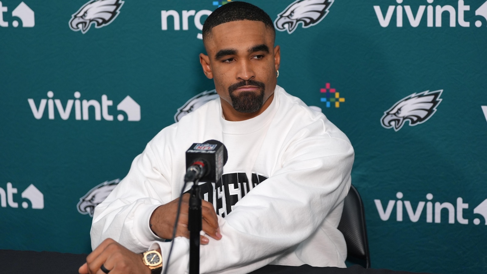 Eagles eye bigger goals after becoming first NFC East team in 20 years to clinch consecutive titles