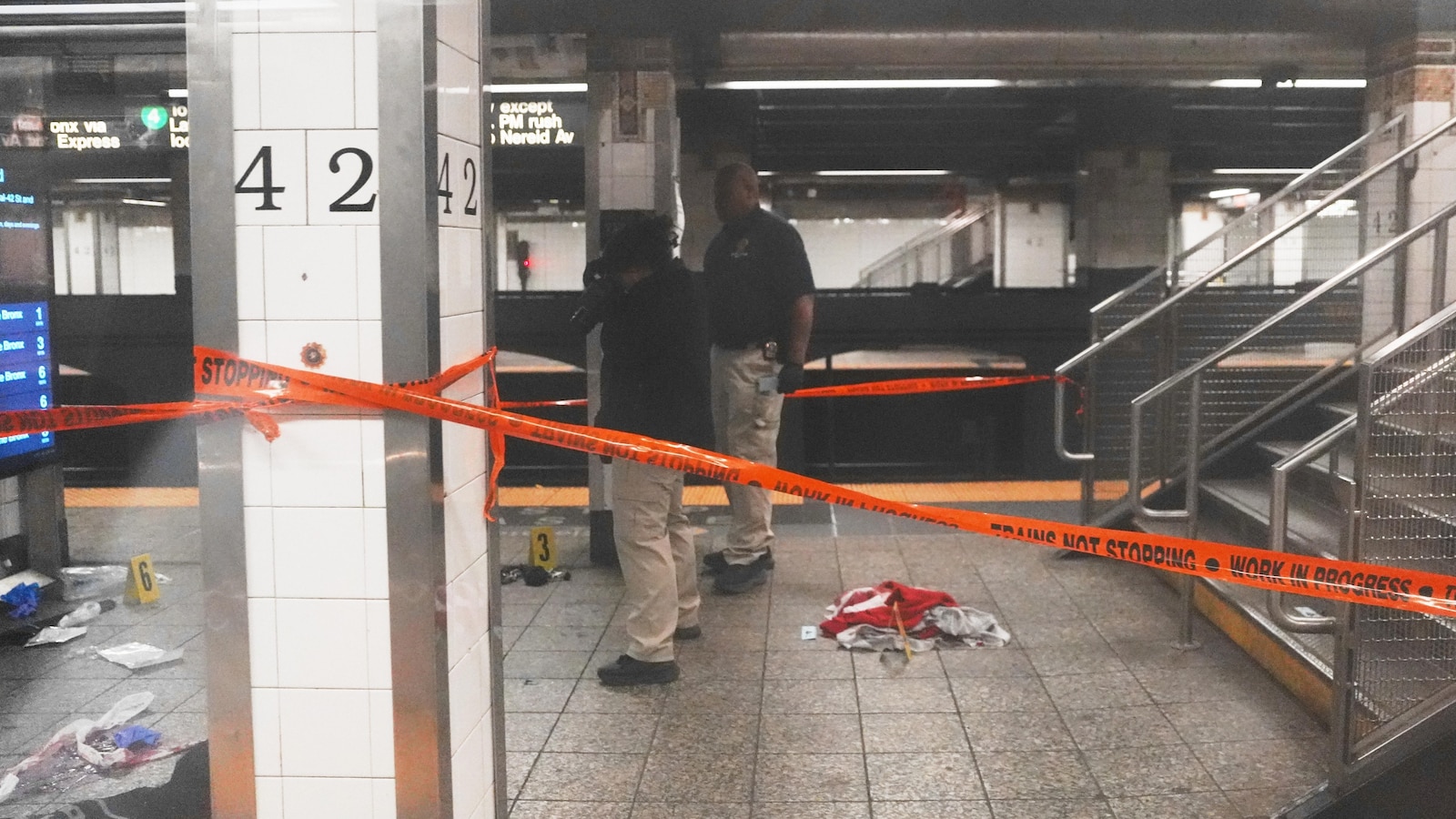  Video of NYC police killing machete-wielding man at Grand Central station released