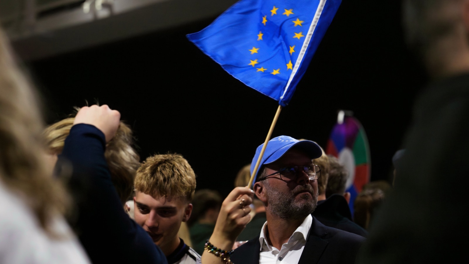 Icelandic voters reject proposal to restart talks to join the EU