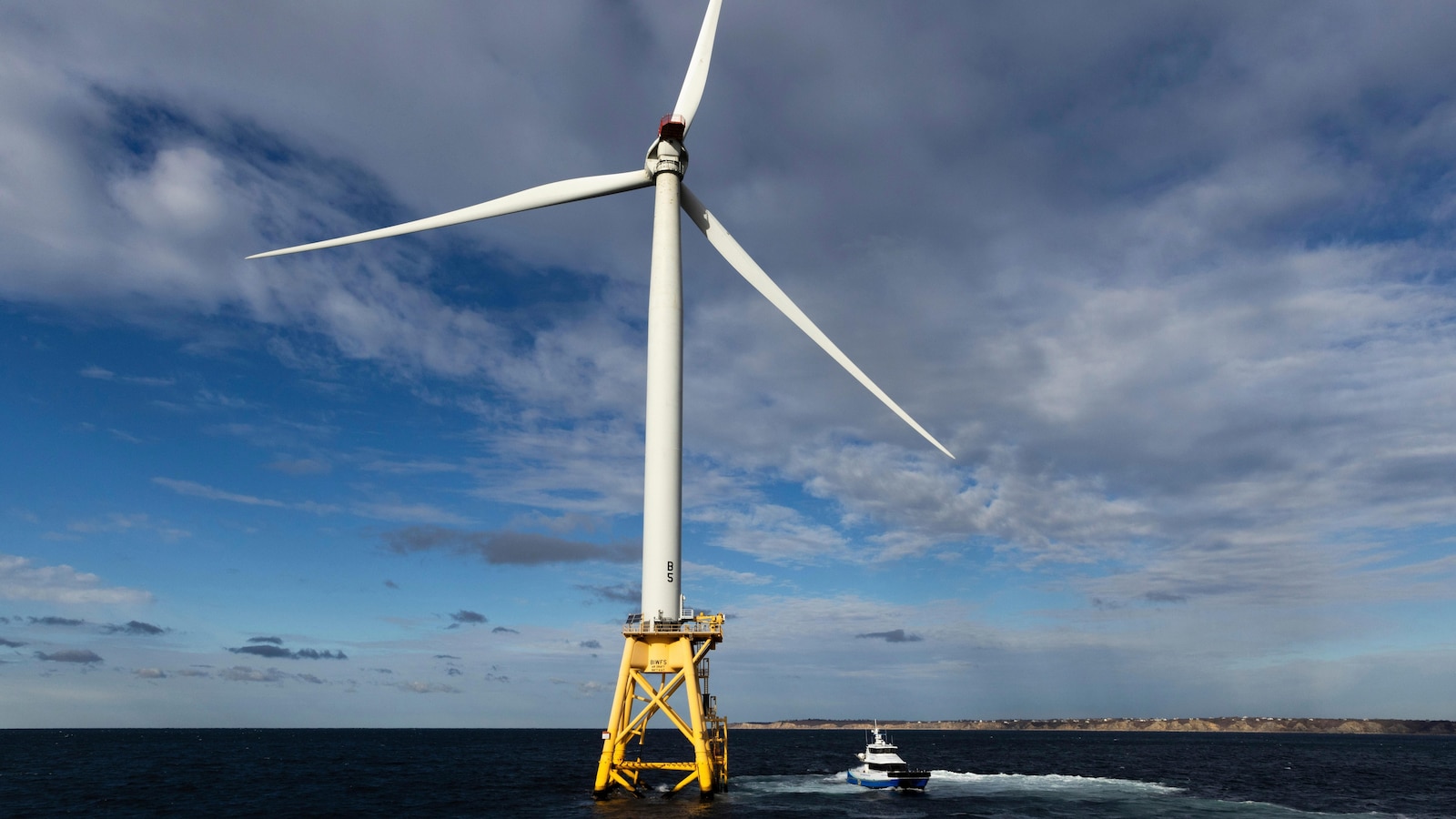  Federal judge throws out Trump order blocking development of wind energy