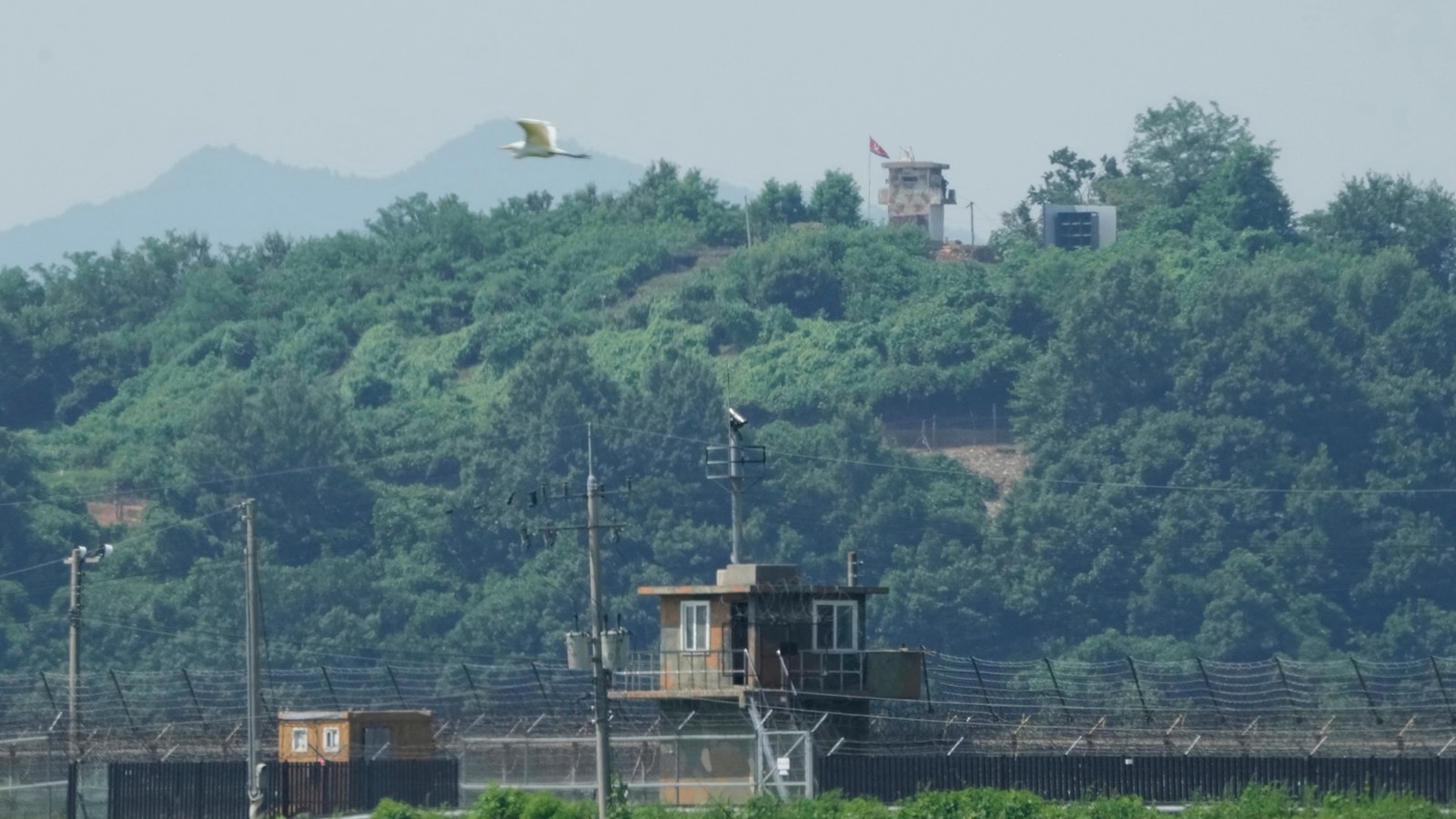South Korea begins removing loudspeakers at North Korean border