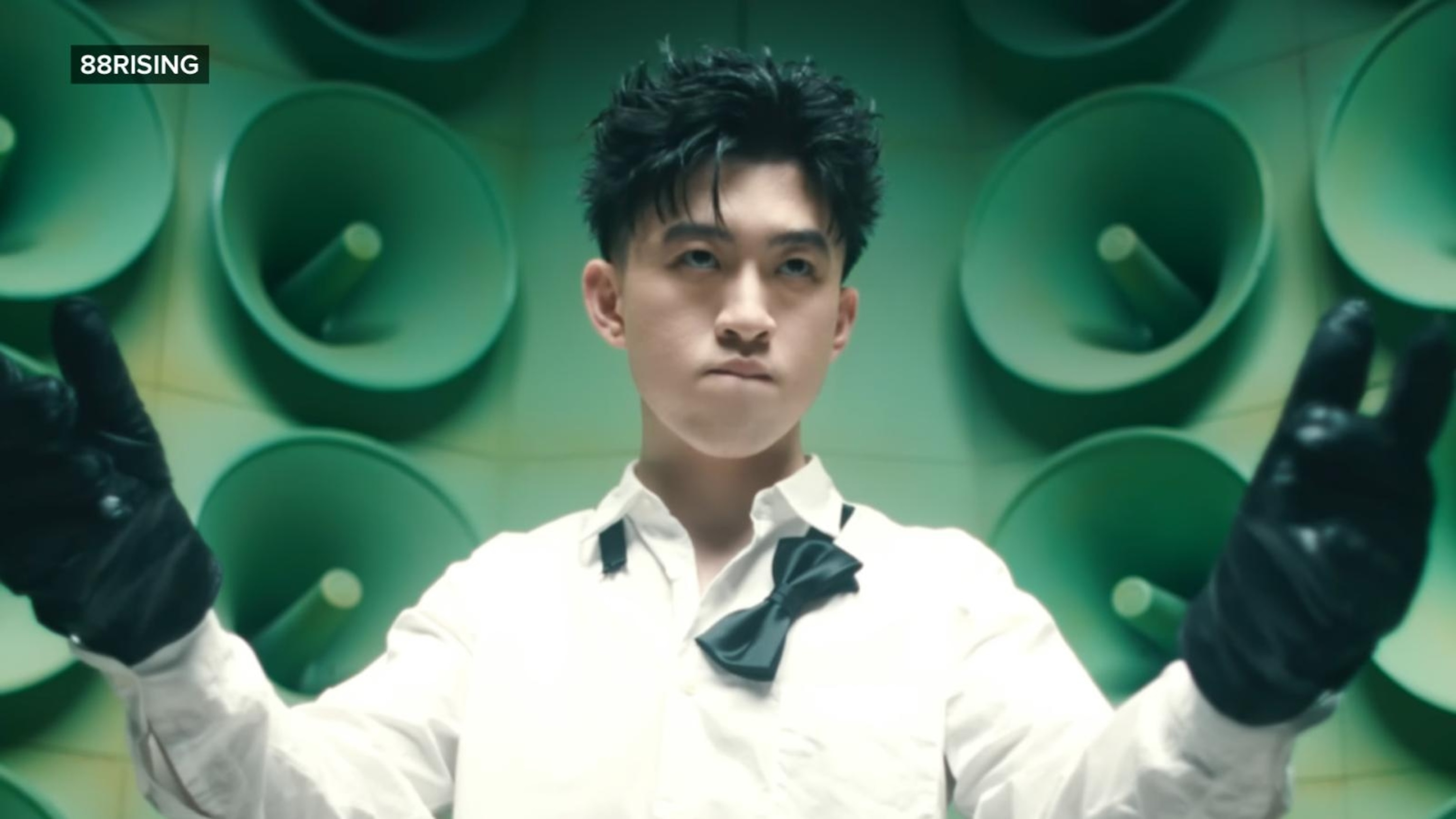 Video Indonesian rapper Rich Brian finds his US fanbase