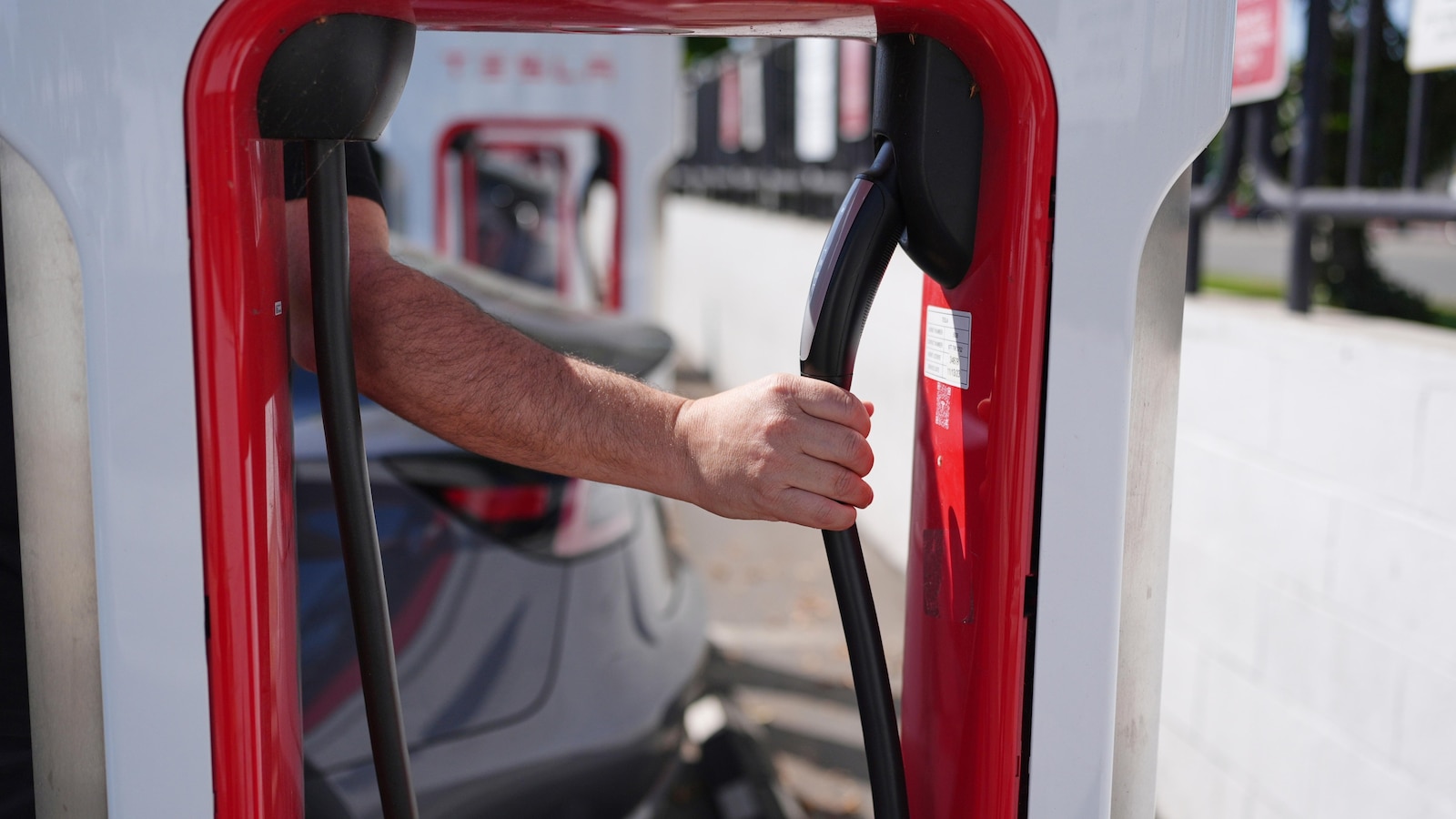 Study finds EVs quickly overcome their energy-intensive build to be cleaner than gas cars – ABC News – Breaking News, Latest News and Videos