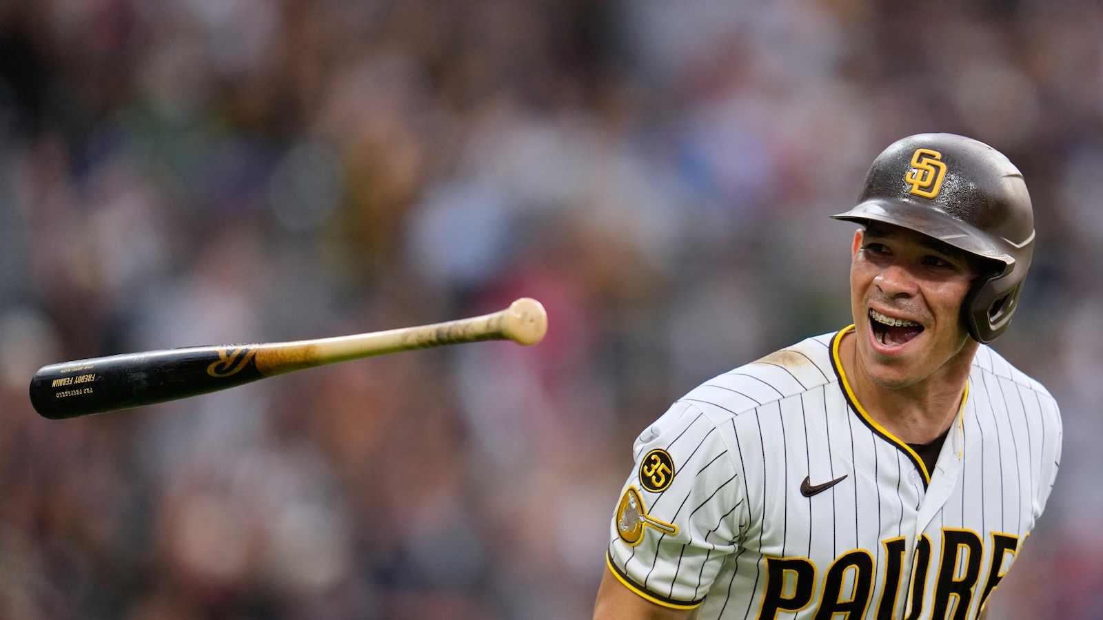 Padres rally for 6-2 win after the Reds botch 3 straight bunts in the 7th inning