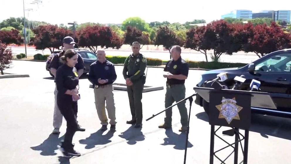 Video Suspected murderer escaped from custody - ABC News
