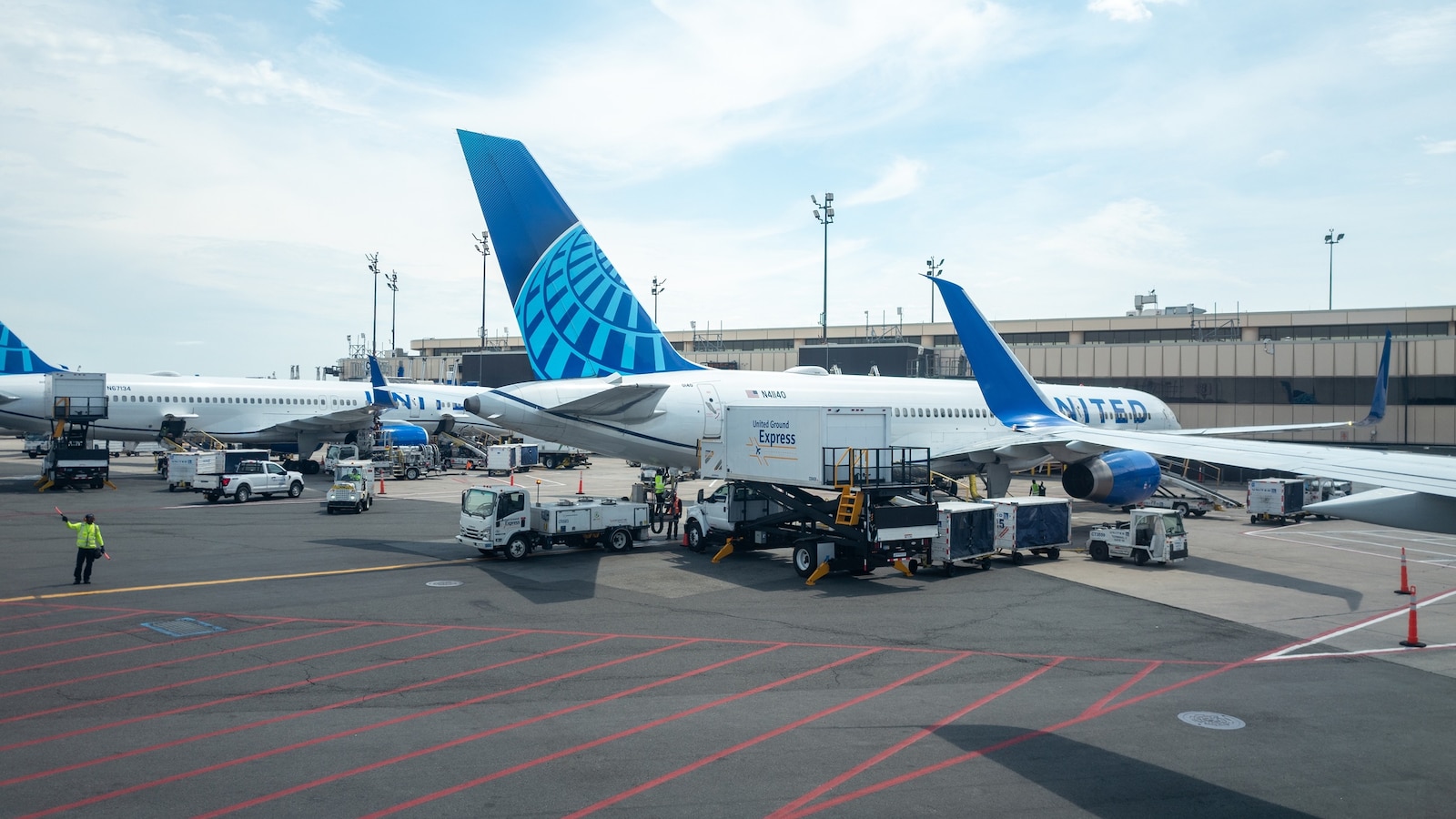 Airspace in parts of the Northeast is closing for at least 30 minutes after flights were paused at Newark Liberty International Airport in New Jersey and Philadelphia International Airport in Pennsylvania due to equipment outages, according to the Federal Avia