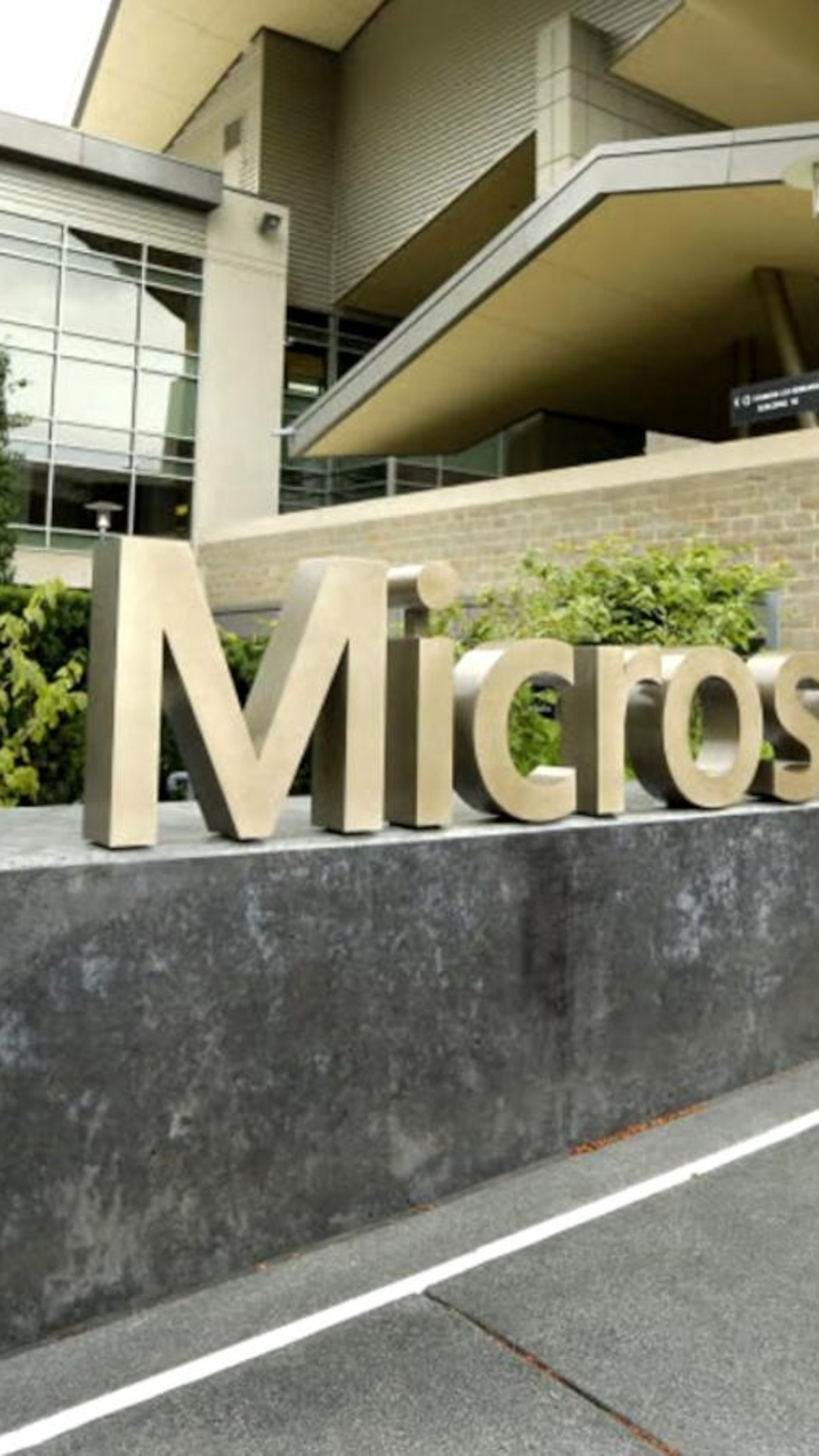 Taylor Swift image with AI deepfake text