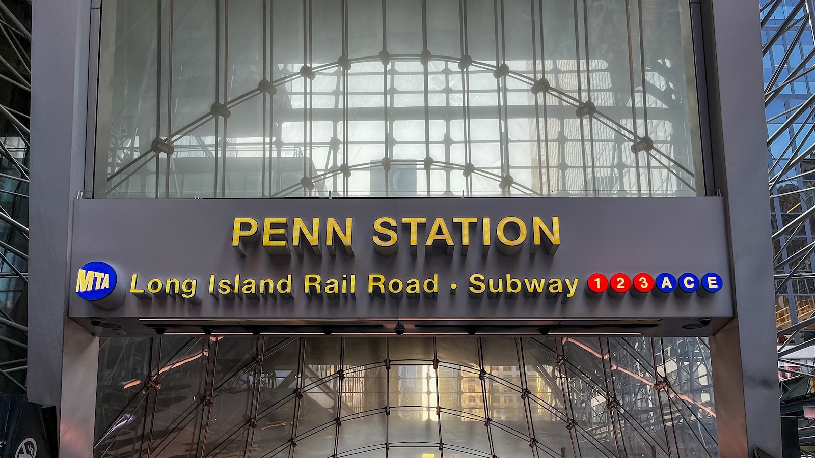  5 stabbed at New York City's Penn Station, suspect in custody: Sources