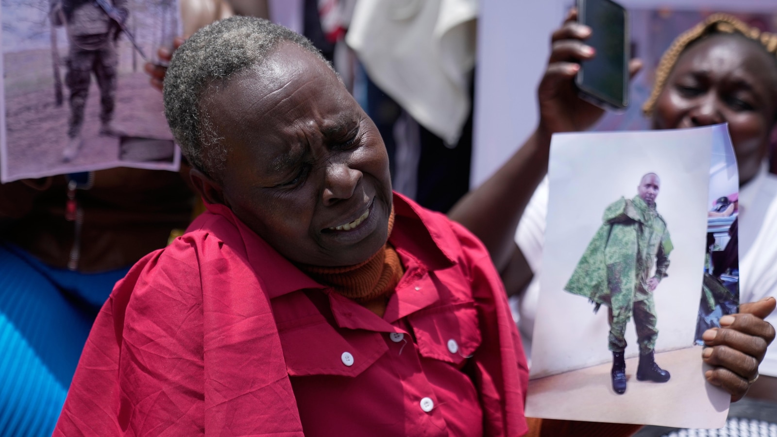 عائلات المجندين الكينيين الذين تم خداعهم للقتال في روسيا يطالبون بعودة الأولاد