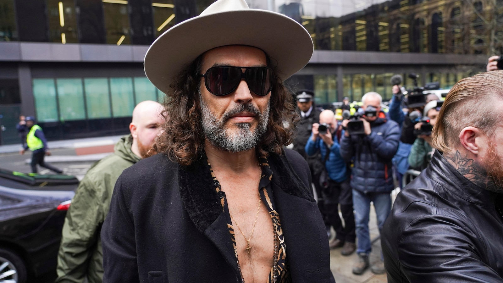 Russell Brand niega nuevas acusaciones de violación y agresión sexual