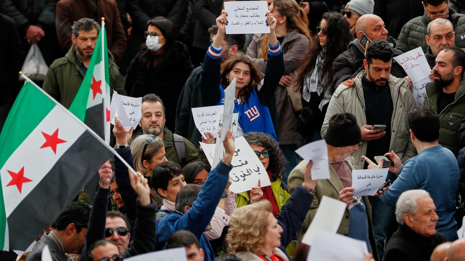 أثارت القيود الجديدة التي فرضتها السلطات السورية على مبيعات الكحول في دمشق ردود فعل عنيفة