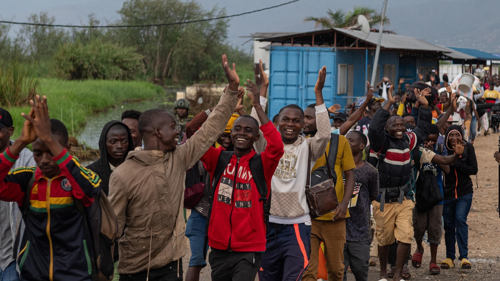 أعلن متمردو حركة “إم 23” المدعومة من رواندا، أنهم سينسحبون من البلدات المحتلة في شرق الكونغو