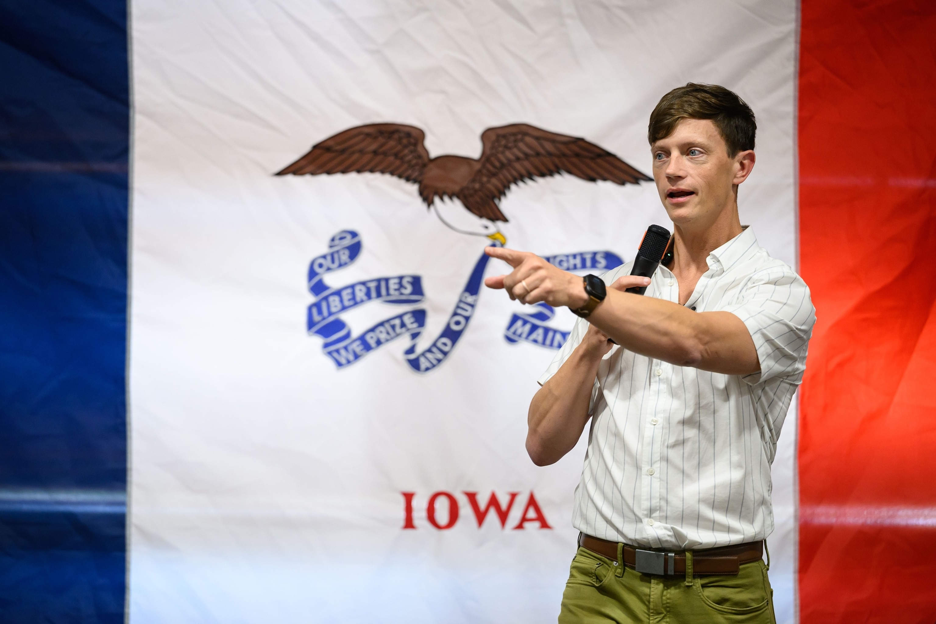PHOTO: Gubernatorial candidate Rob Sand speaks to voters during a campaign visit to the Carroll County Conservation Classroom on Aug. 20, 2026, in Carroll, Iowa.