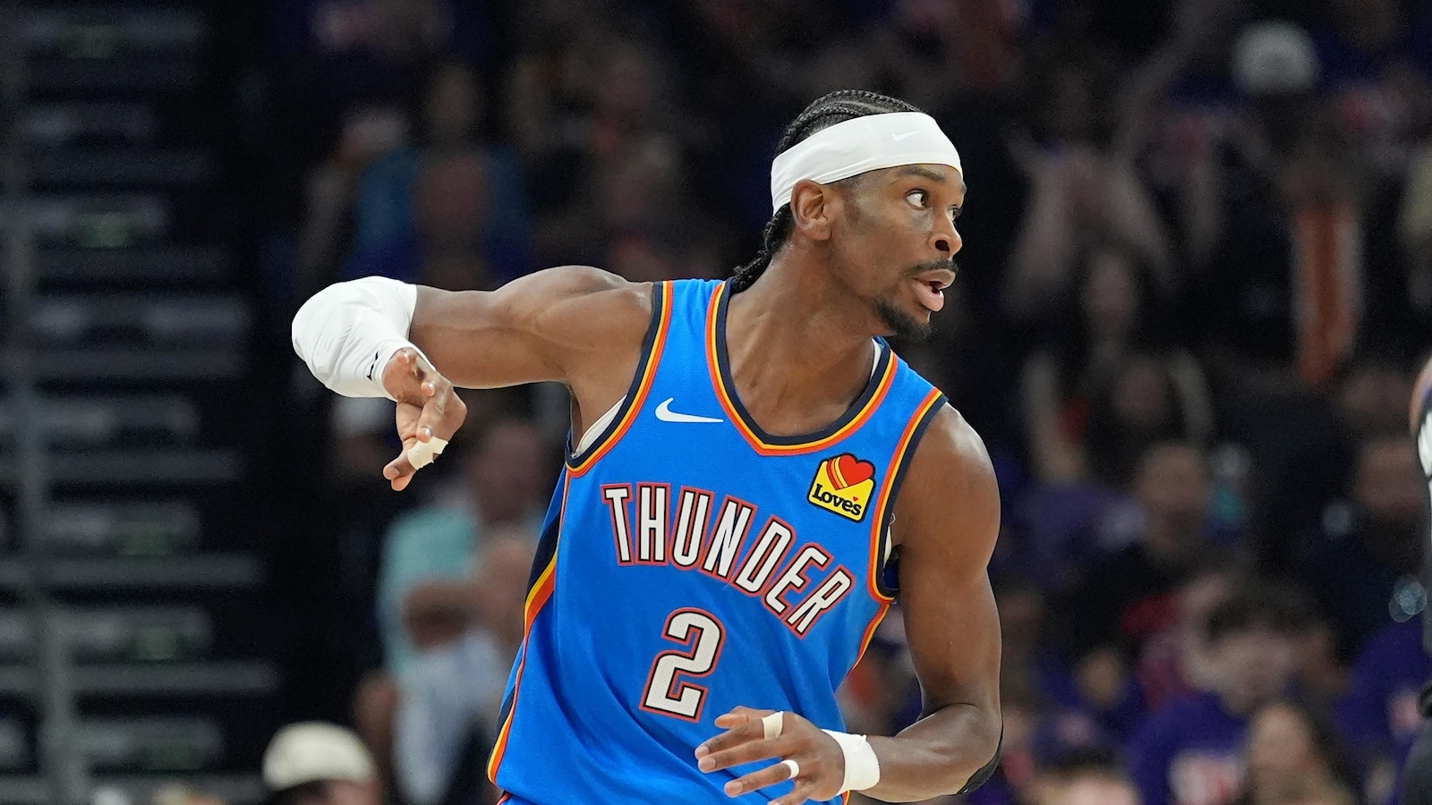 Gilgeous-Alexander scores 42, Thunder beat Suns 121-109 to take a 3-0 series lead