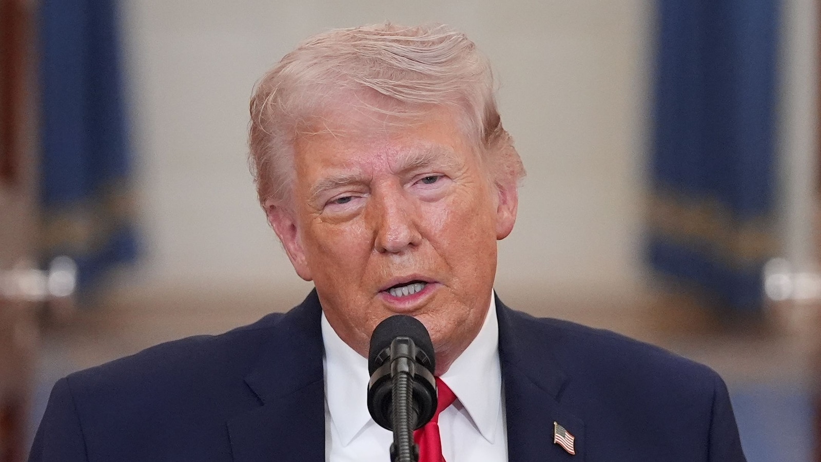 Trump says he’ll sign order to pay all DHS employees as shutdown continues