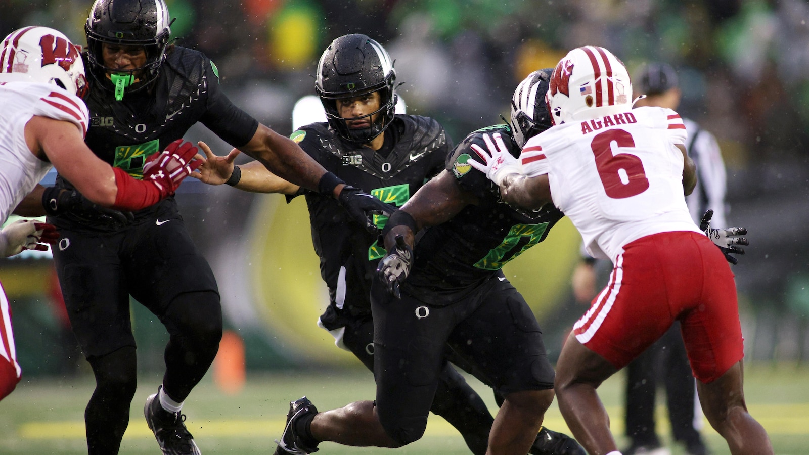 No. 6 Oregon Wins 21-7 Over Wisconsin in Rain-Soaked Football Clash