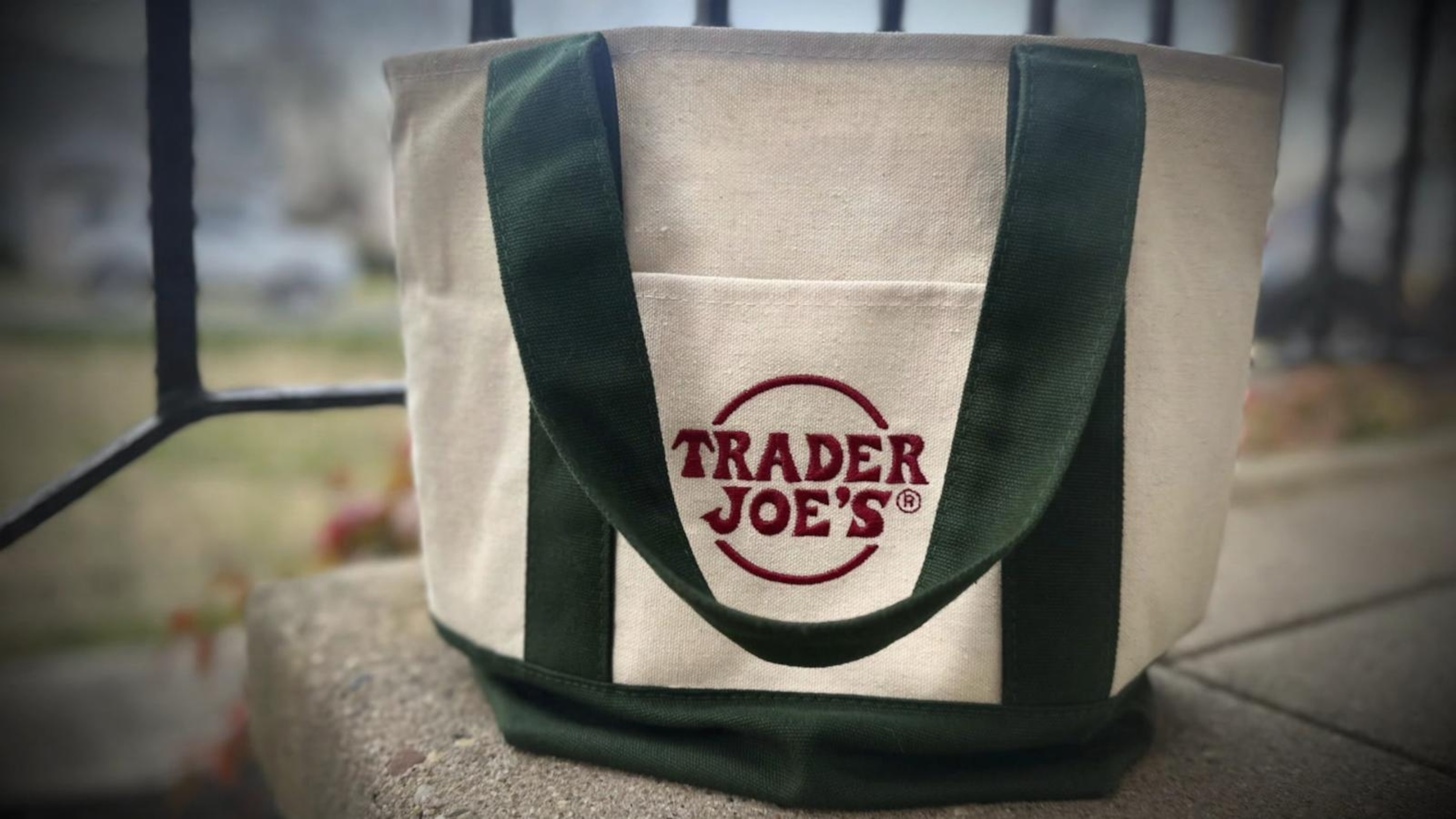 Video The craze over Trader Joe's mini canvas tote - ABC News