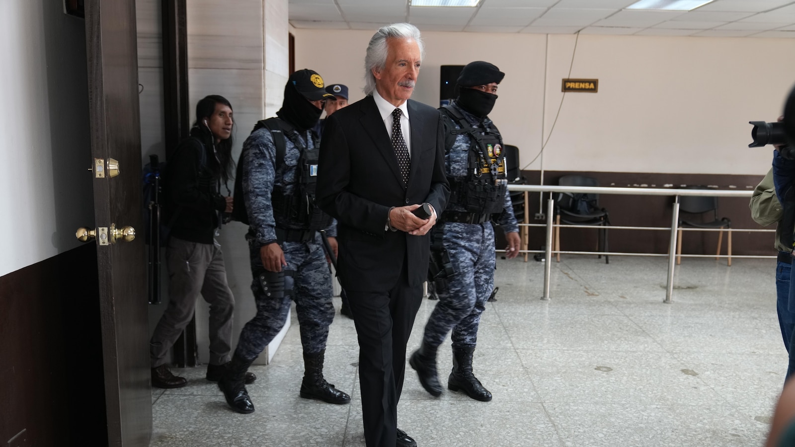 Съдия разпореди гватемалският журналист Хосе Рубен Замора да бъде върнат