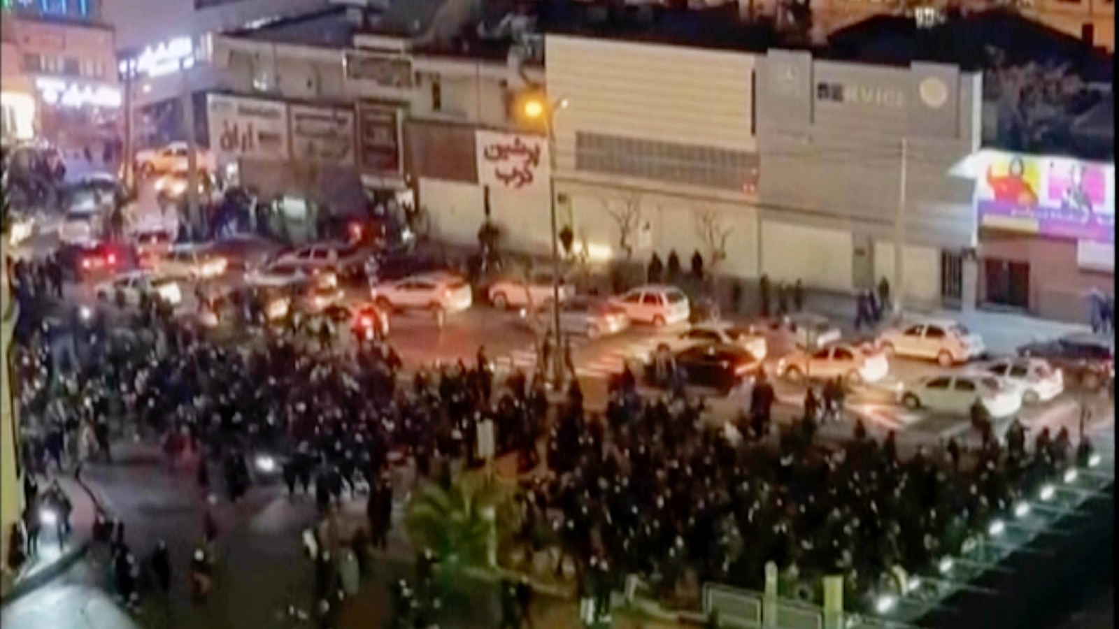 Месец след като Иран започна репресии срещу националните протести повсеместни