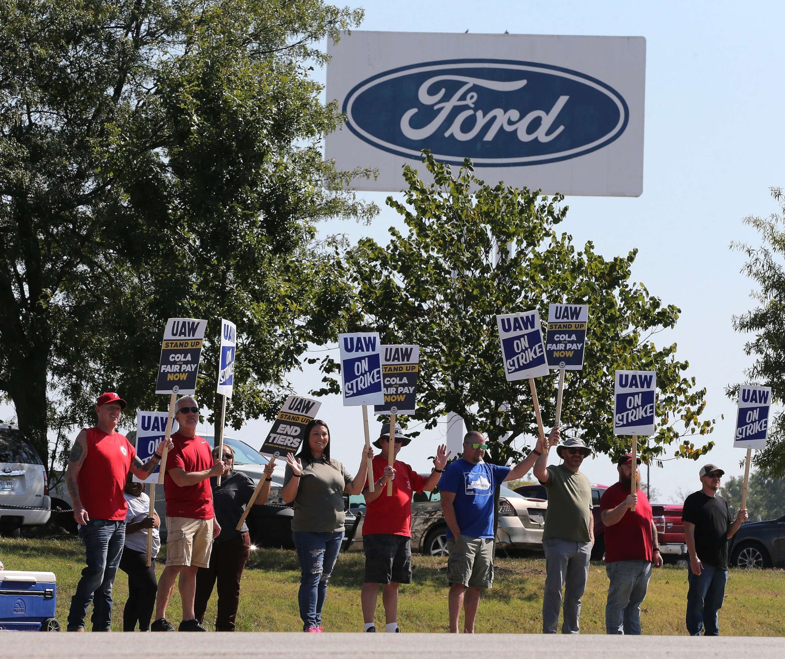 UAW Reaches Tentative Deal With Ford - ABC News