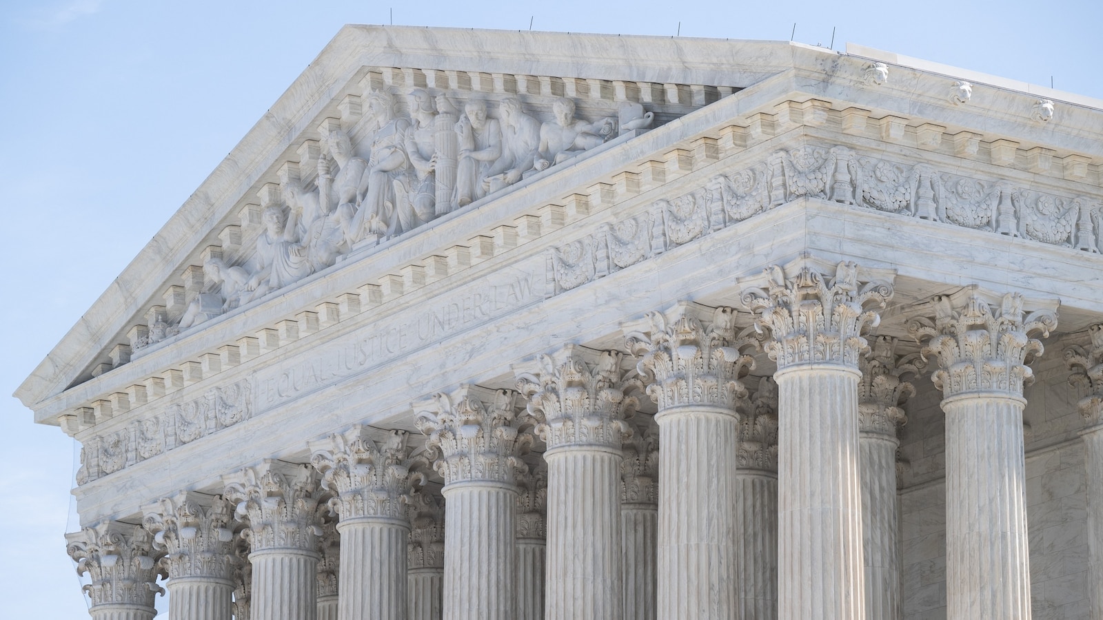 Supreme Court rolls back federal limits on campaign finance