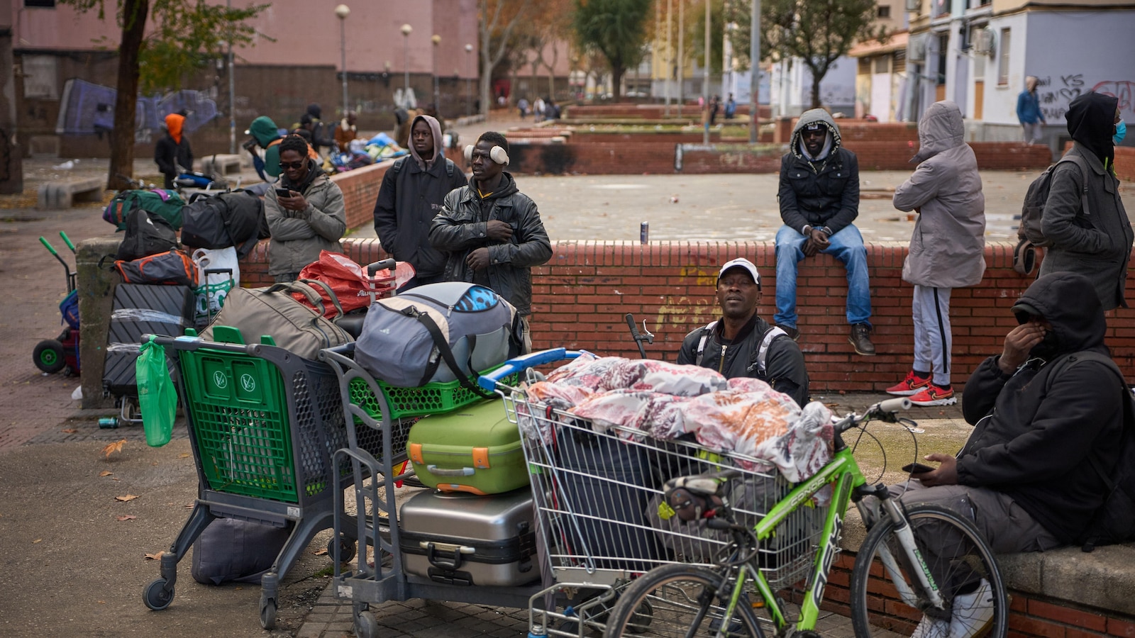 إسبانيا تضع اللمسات الأخيرة على عفو عن ملايين المهاجرين