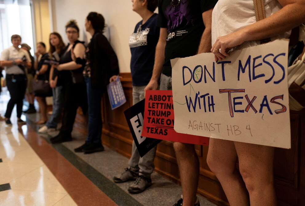 PHOTO: Hearing on effort by Texas Republicans, backed by U.S. President Donald Trump, to redraw congressional lines, in Austin
