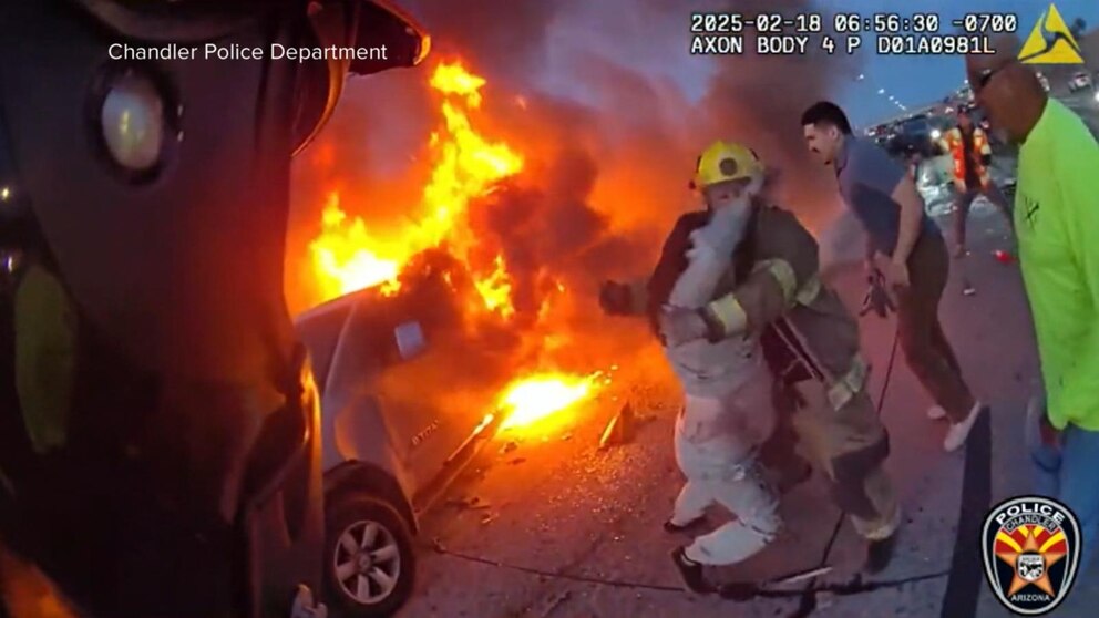 Video Arizona police officer's heroic rescue caught on camera - ABC News