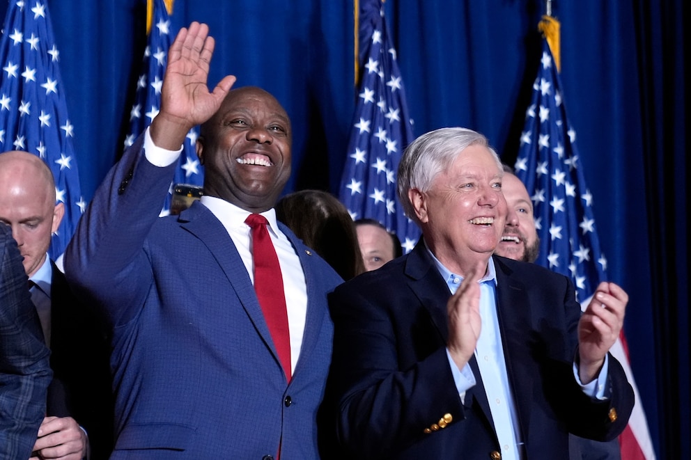 PHOTO: Tim Scott, Lindsey Graham, Donald Trump