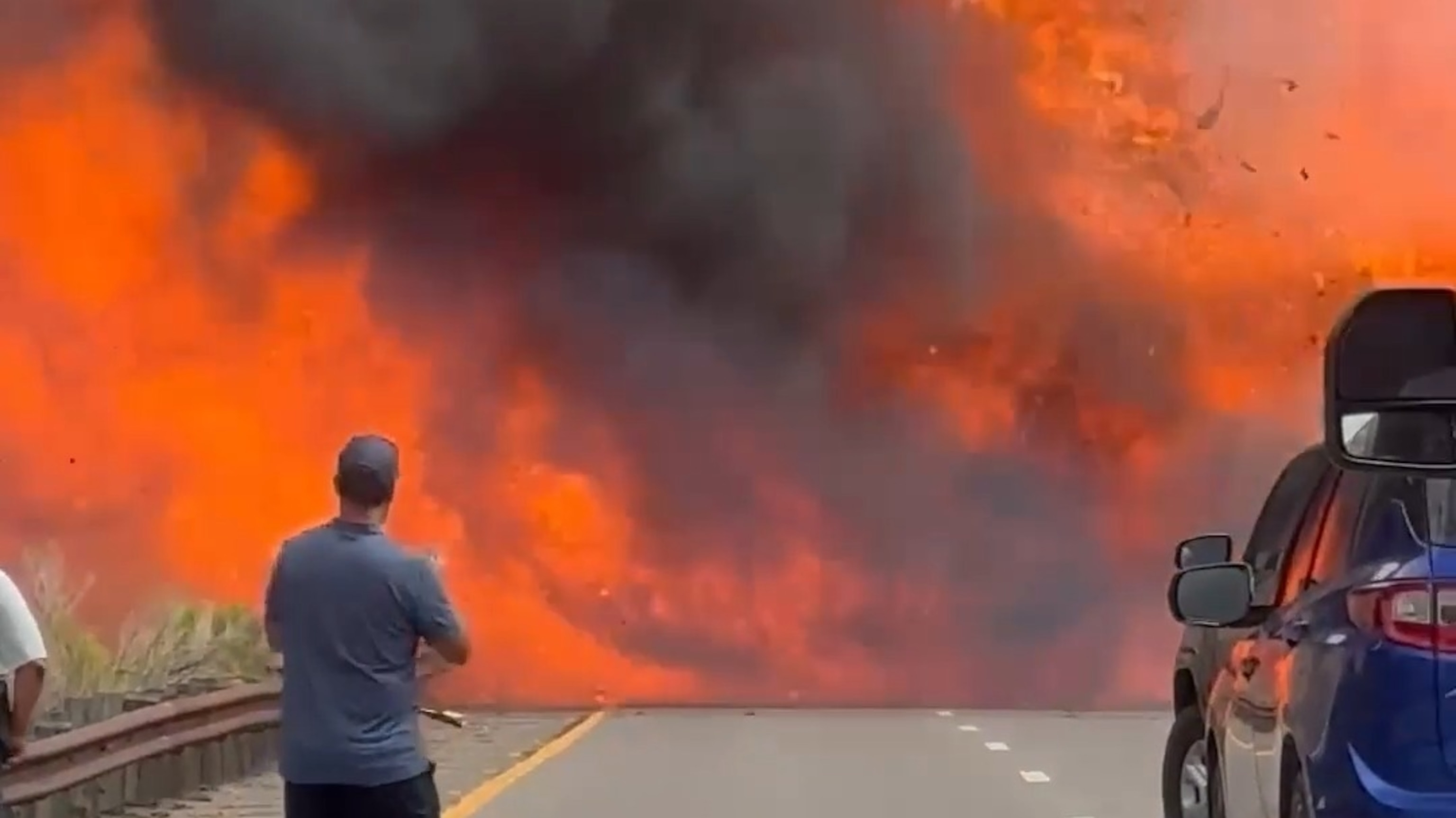 Video RV explosion ignites small brush fire in Arizona - ABC News