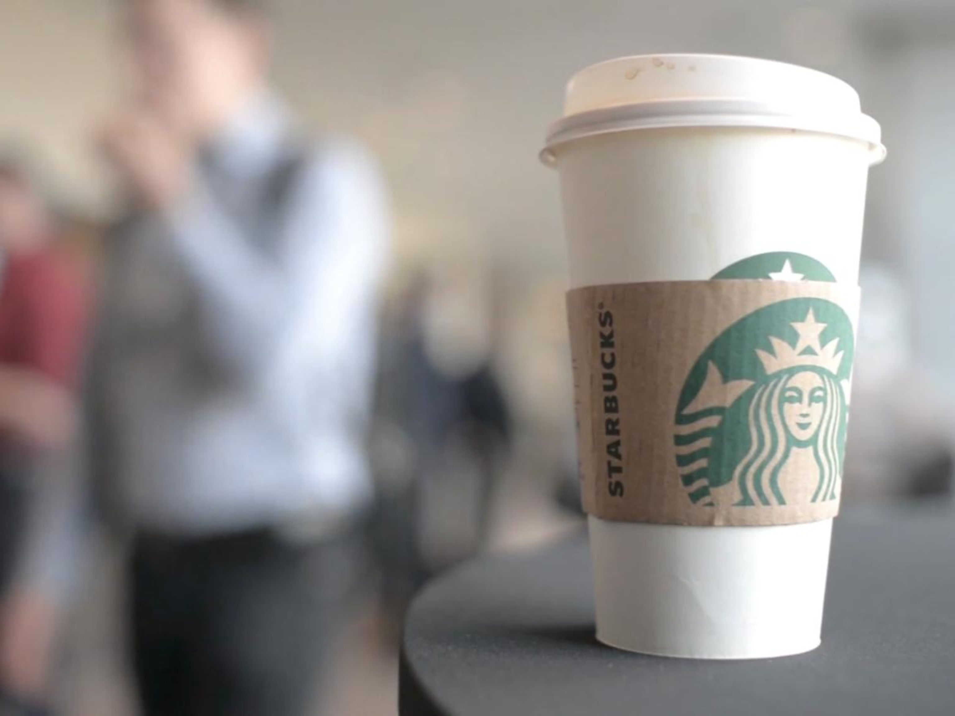 Starbucks Coffee - RAY✩︎ Amazon.com | Starbucks x FARM Rio 2025 Lenço Azulejo Mug, 14