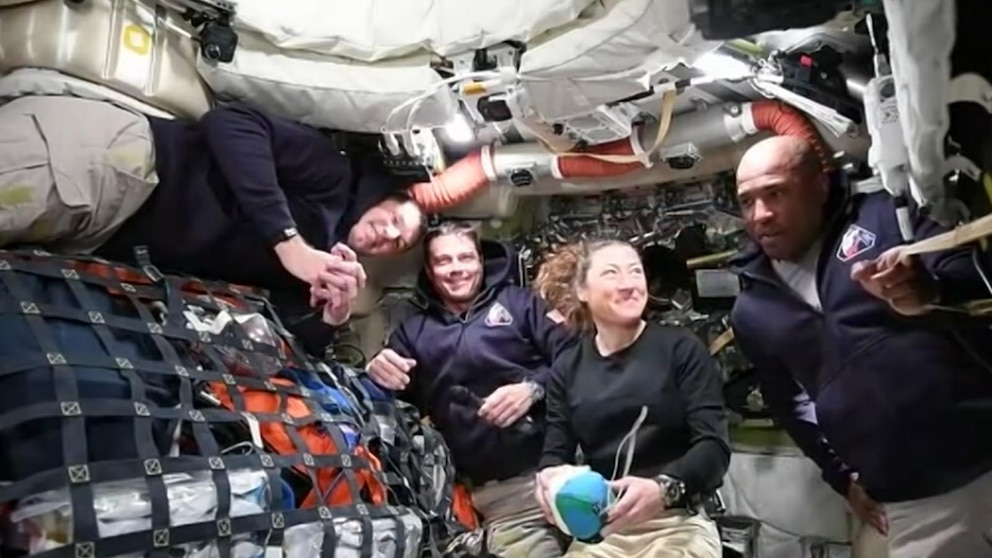 Video How astronauts keep their minds occupied in space