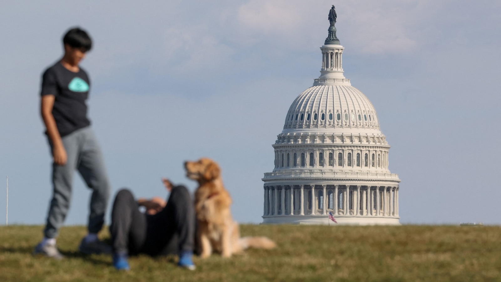 Government shutdown updates: Largest federal workers’ union calls for end to shutdown