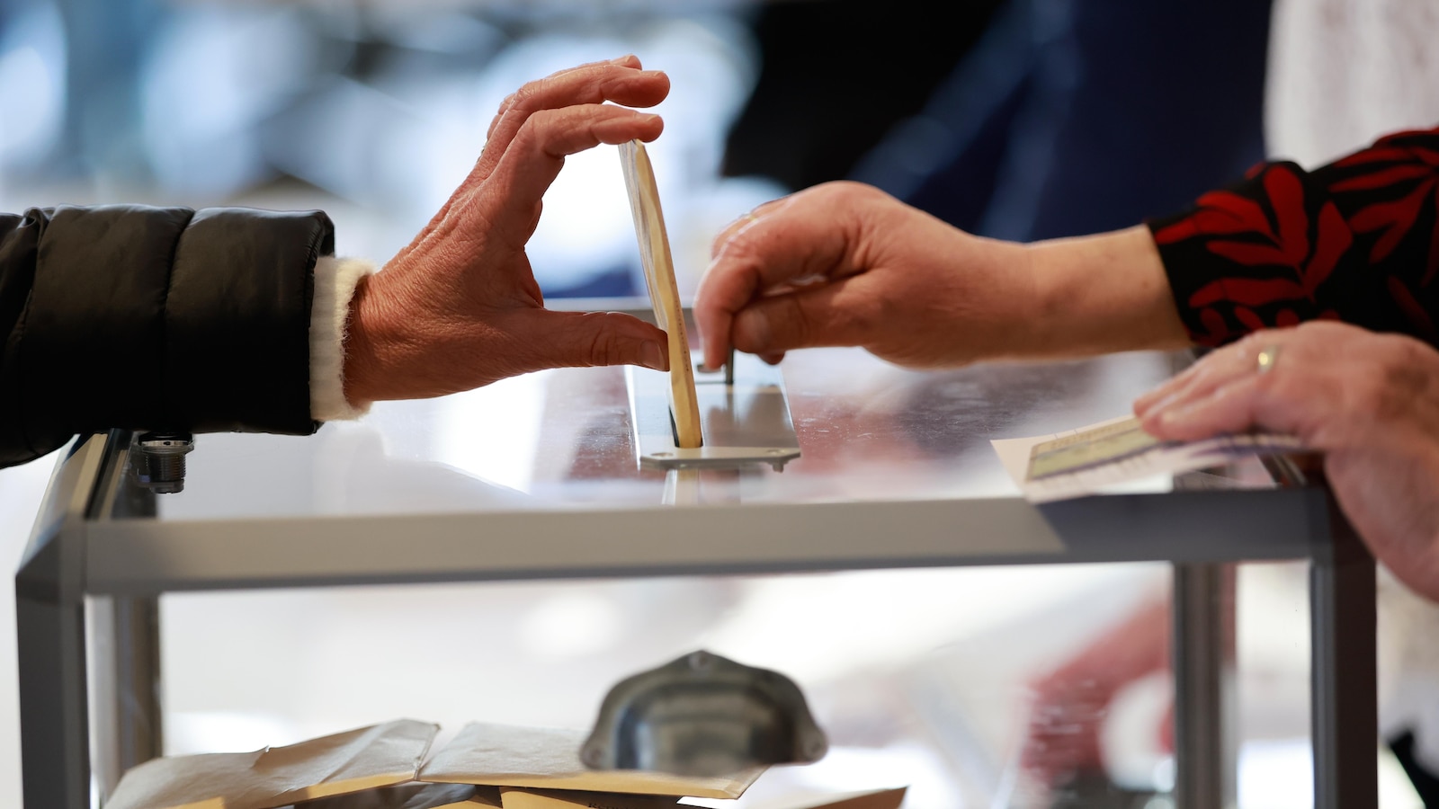 فاز اليمين المتطرف في فرنسا بالجولة الأولى من الانتخابات البلدية