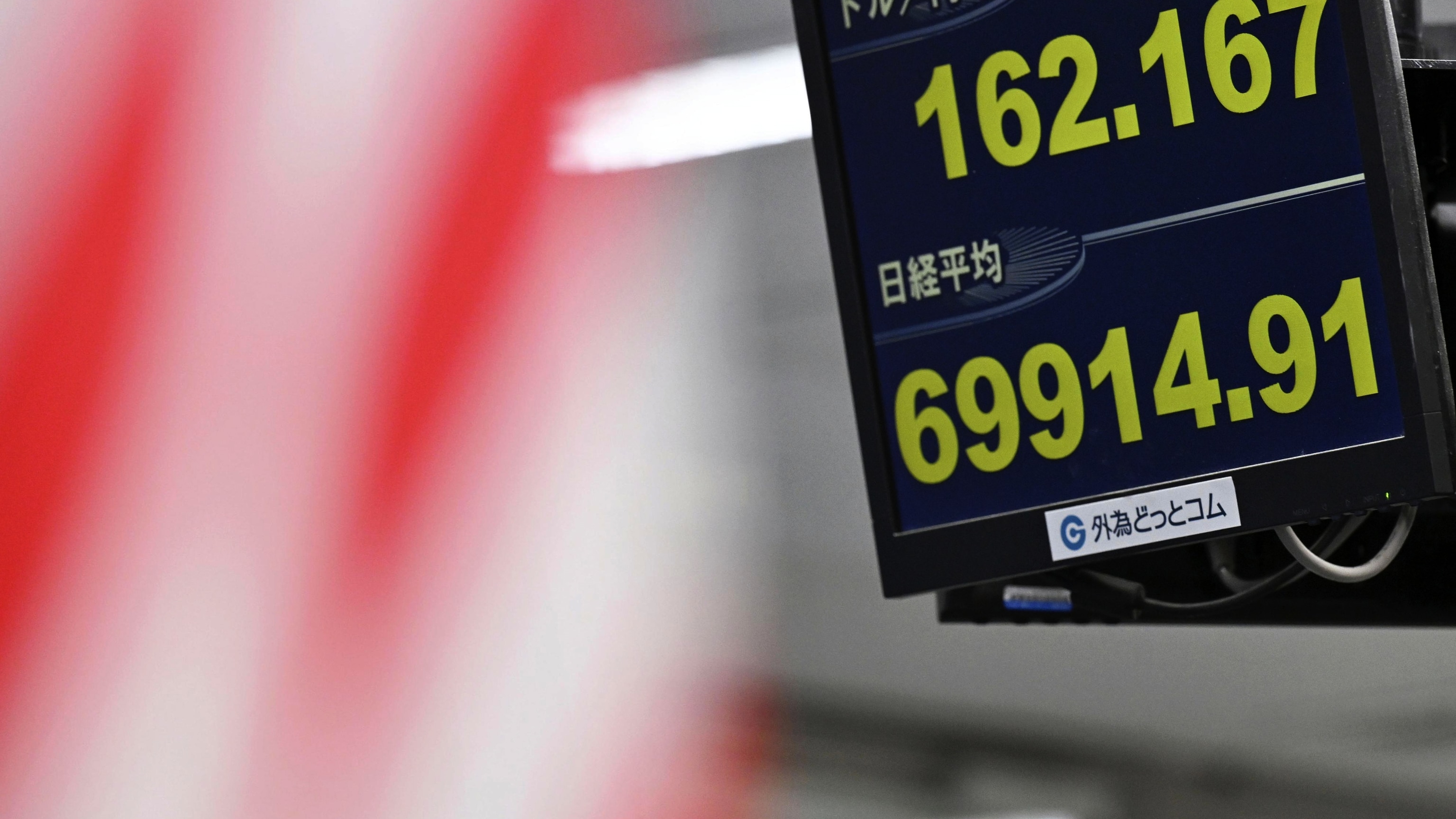 World shares follow Wall Street higher, while the Japanese yen