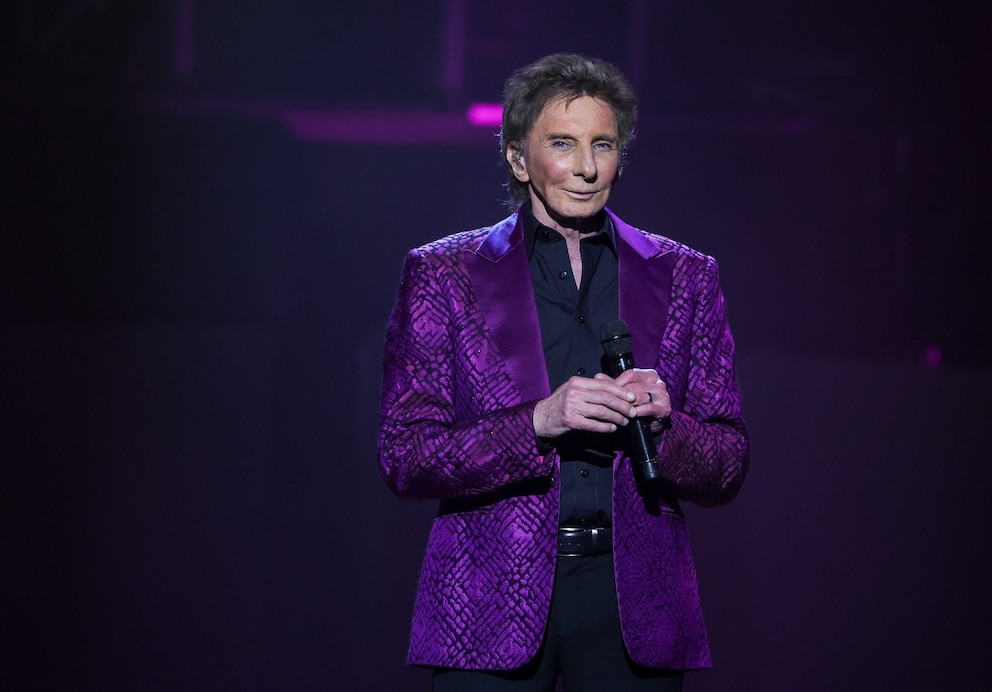 PHOTO: Barry Manilow performs during the first of his three "Record-Breaking Charity Weekend Celebration" shows at the International Theater at the Westgate Las Vegas Resort & Casino on September 21, 2023 in Las Vegas, Nevada.
