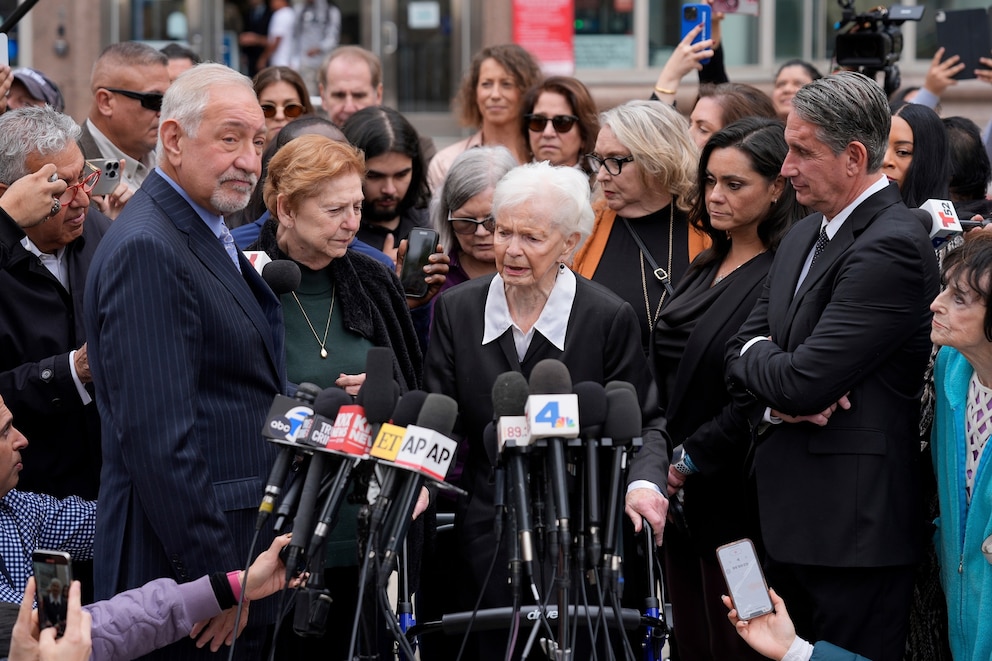 PHOTO: Joan Andersen VanderMolen, center, speaks to the media surrounded by family members of Erik and Lyle Menendez during a news conference after a hearing in Los Angeles, Nov. 25, 2024. 