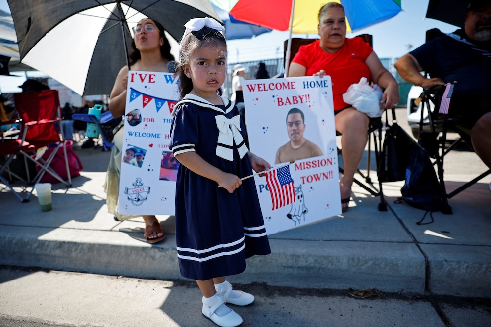 PHOTO: Lani Velez waits for her father, Ruben Velez, who serves aboard the US Navy Nimitz-class aircraft carrier USS Abraham Lincoln, on the day it returns home following an extended deployment in the Middle East in San Diego, October 8, 2026.
