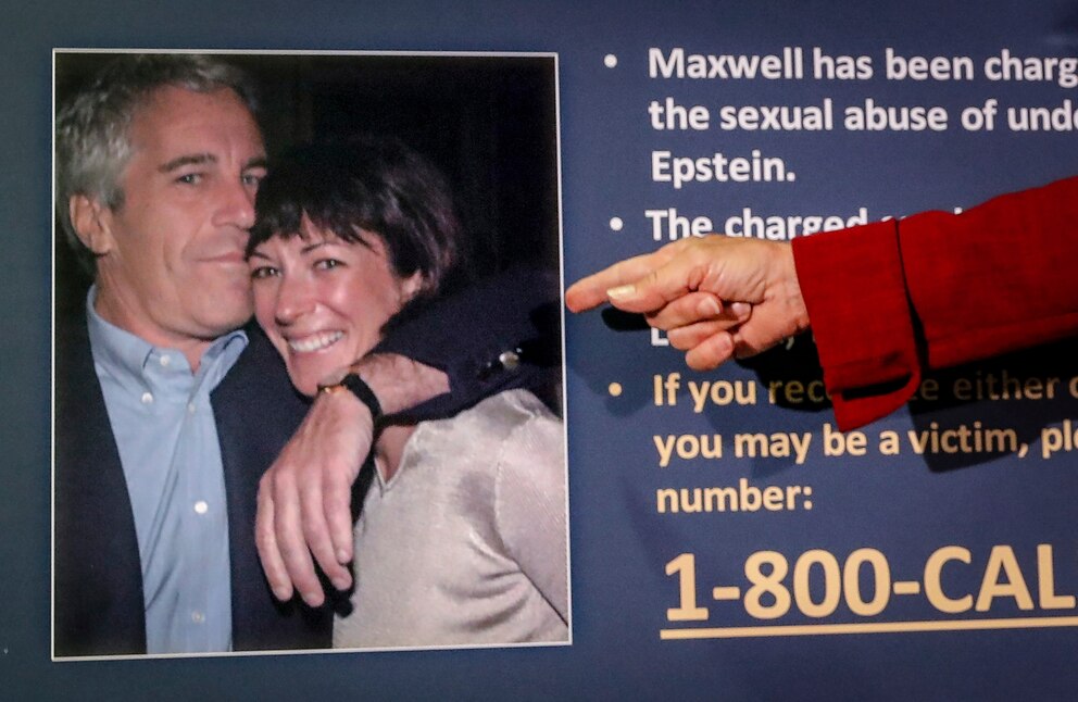 PHOTO: Jeffrey Epstein,Ghislaine Maxwell