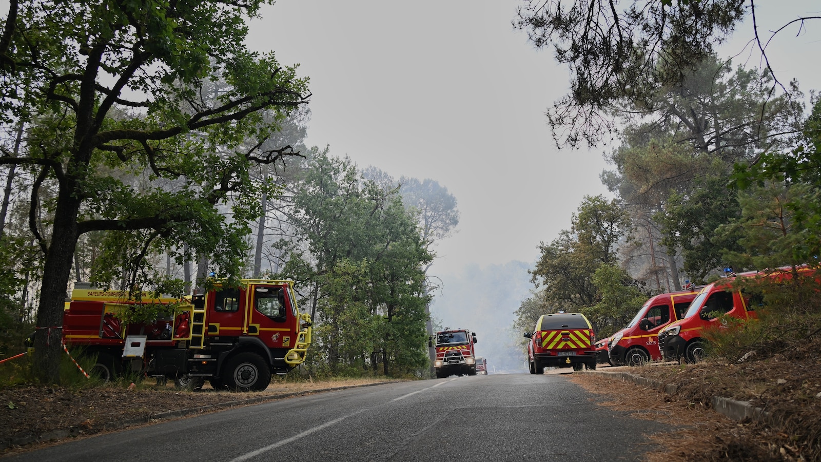 Incêndio perto de Paris força evacuações, interrompe trens e rodovias
