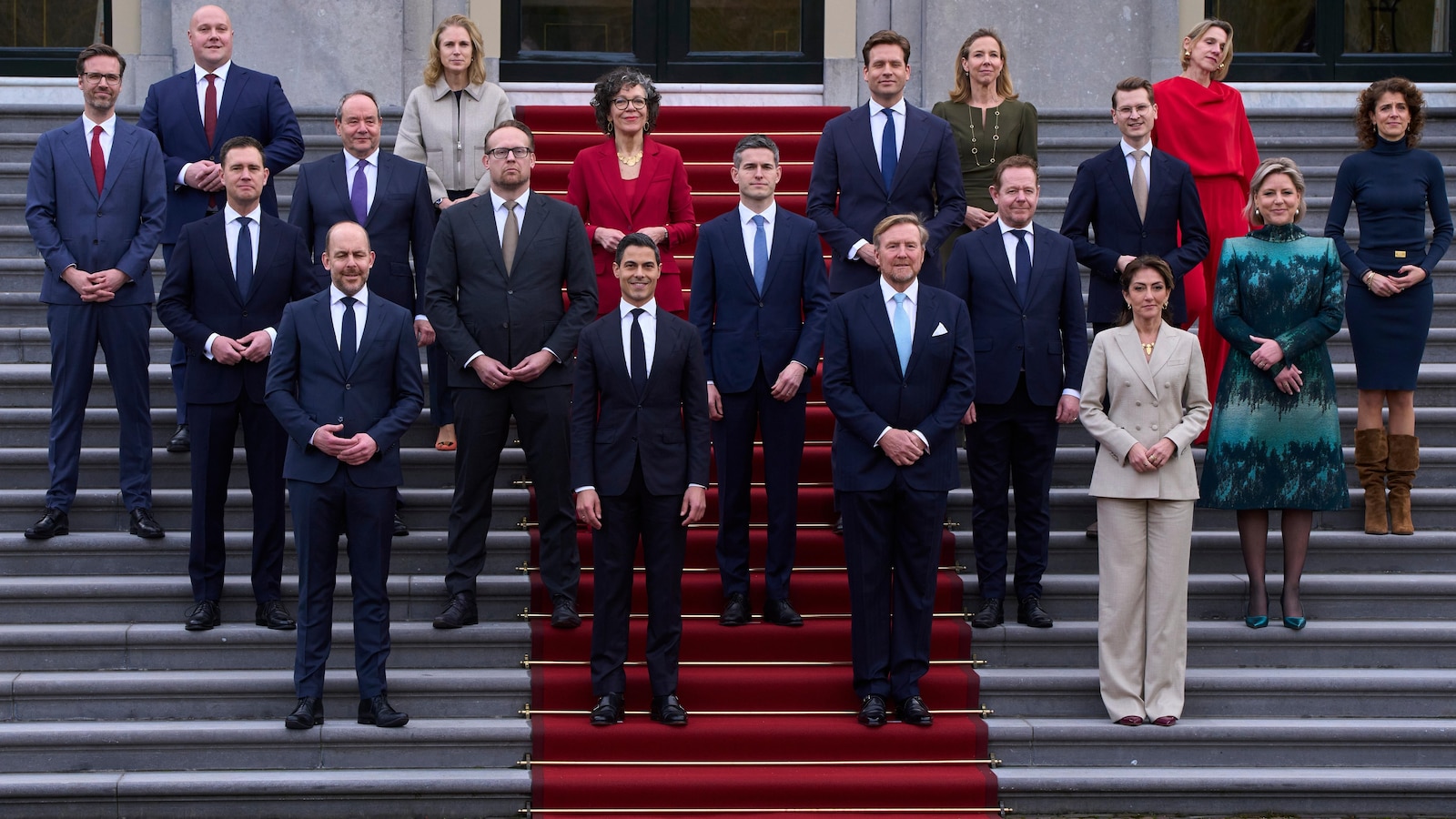 تبدأ حقبة جديدة في السياسة الهولندية مع أداء جيتن اليمين لقيادة ائتلاف الأقلية