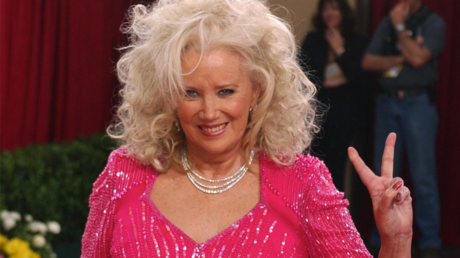 Sally Kirkland, star who earned an Oscar nomination in 'Anna,' dies at age 84