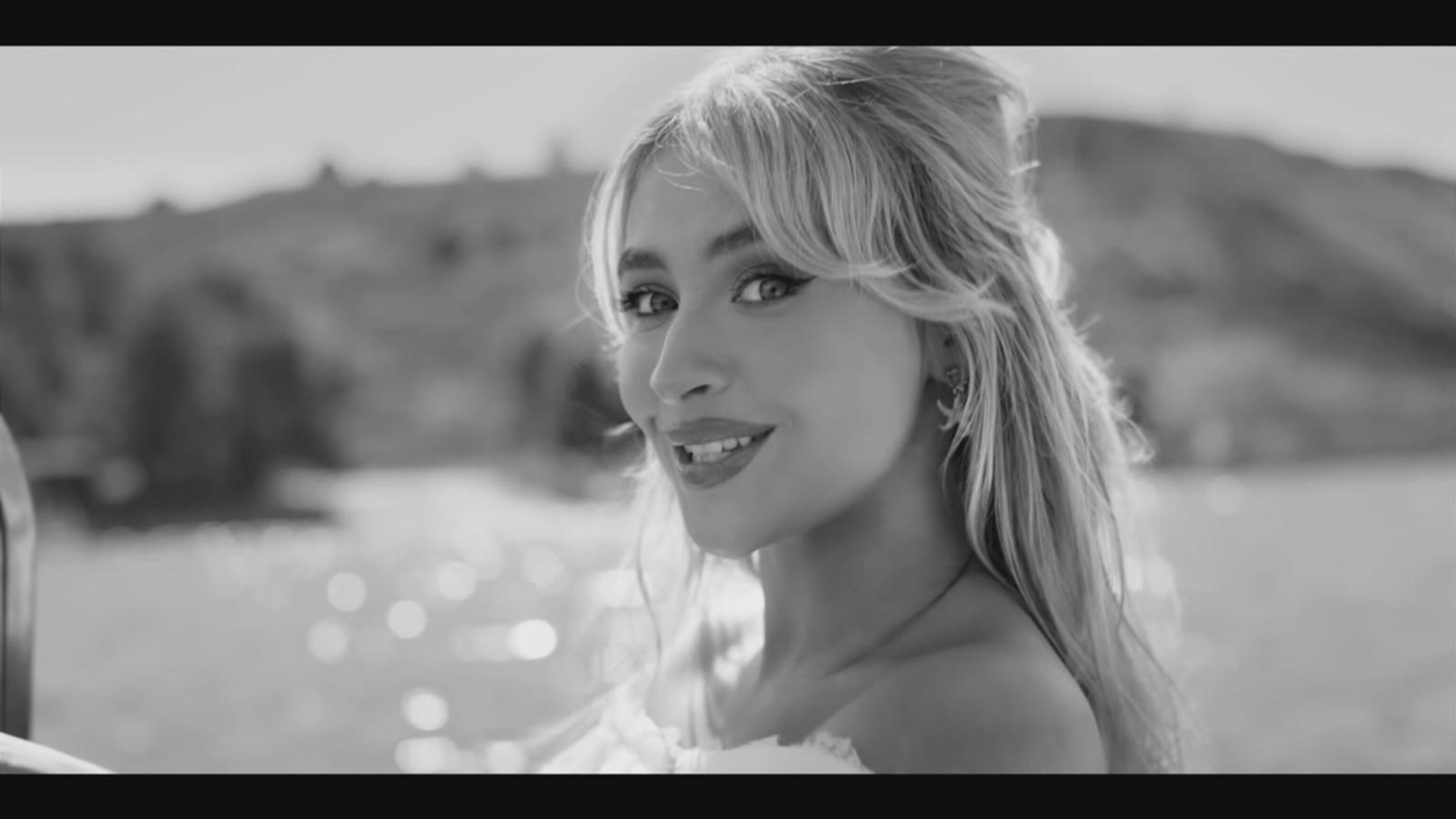 Video Sabrina Carpenter releases new album, 'Man's Best Friend