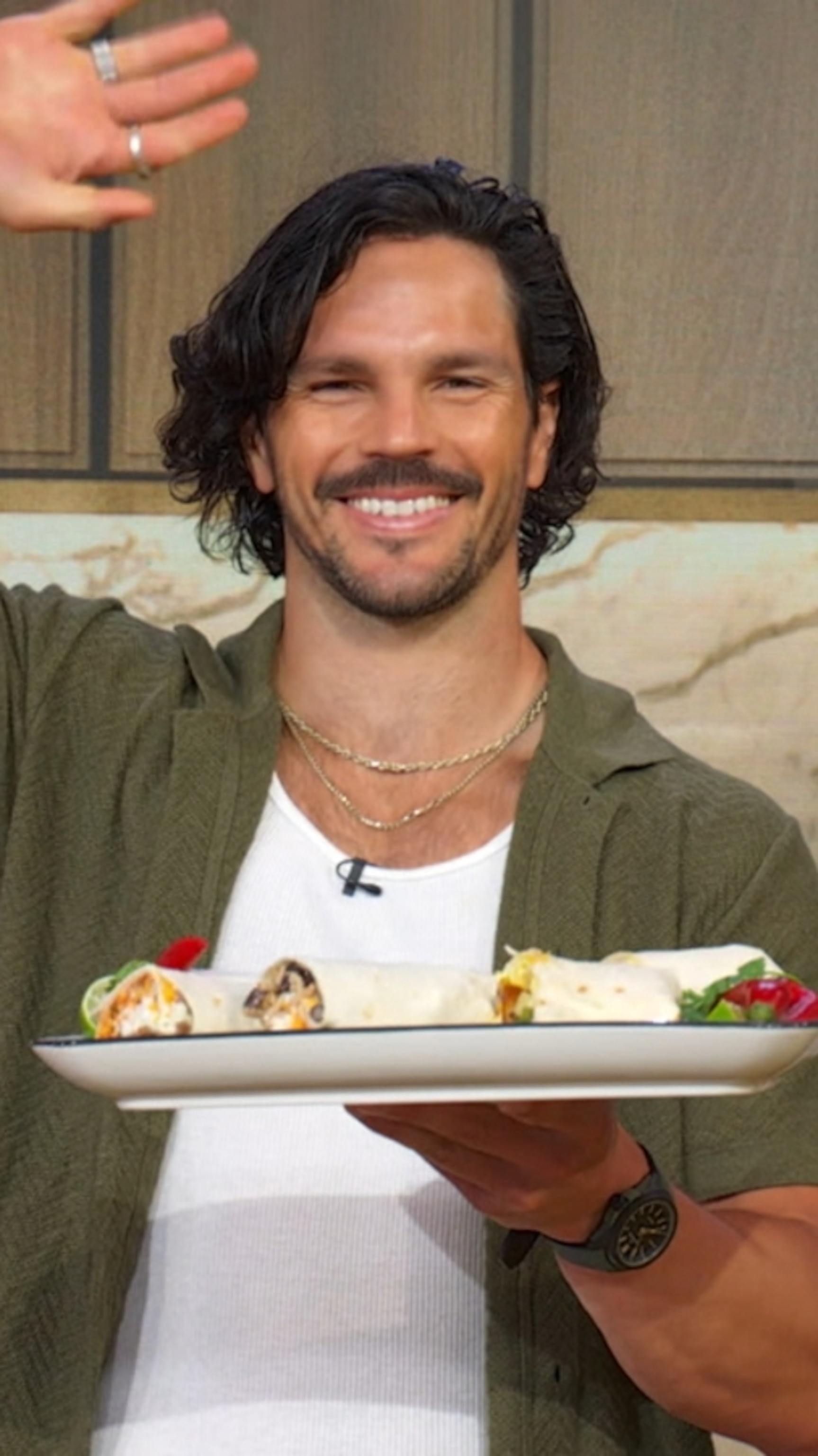 Video Dan Churchill cooks 2 healthy breakfast burritos - ABC News