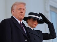 Melania Trump Bryllup Melania Trump Wears Striking Black And White 