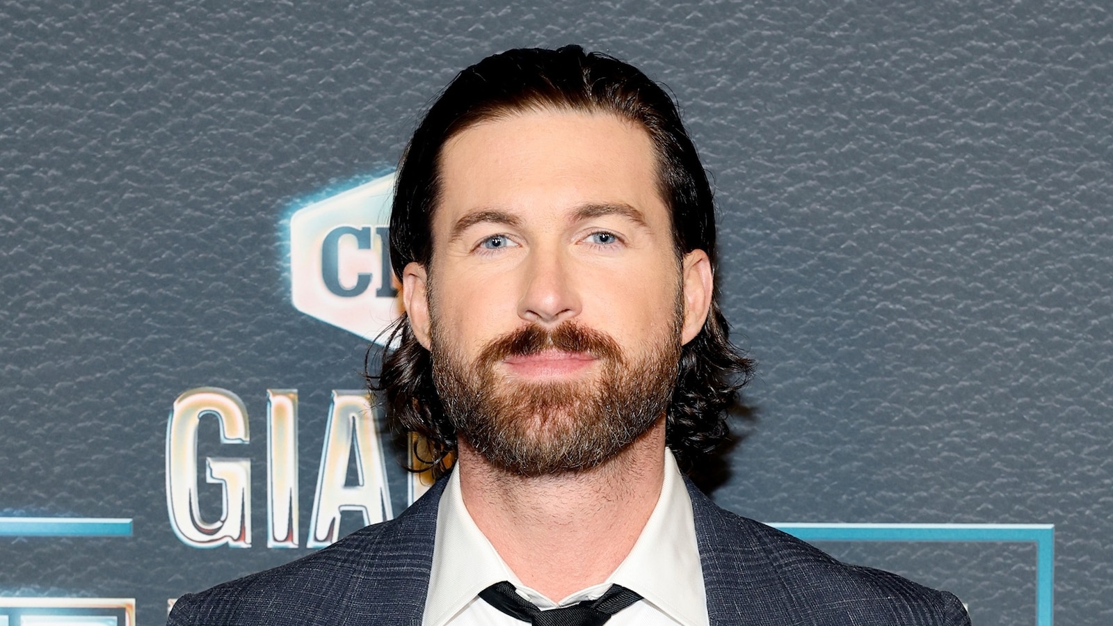 Riley Green Announces 2025 Damn Country Music Tour